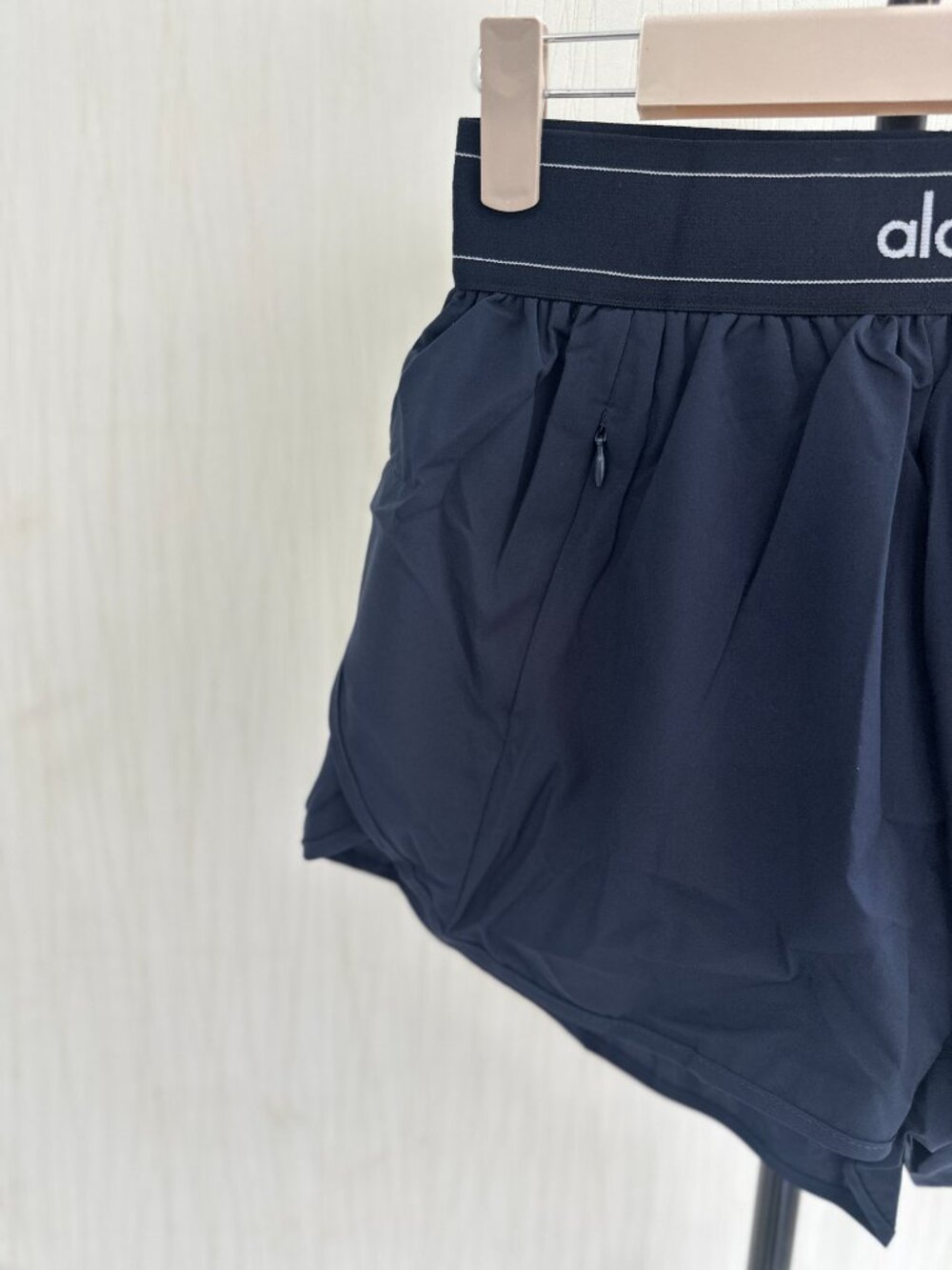 Women's ALO Yoga short athletic pants/yoga pants Size S - Picture 4 of 5